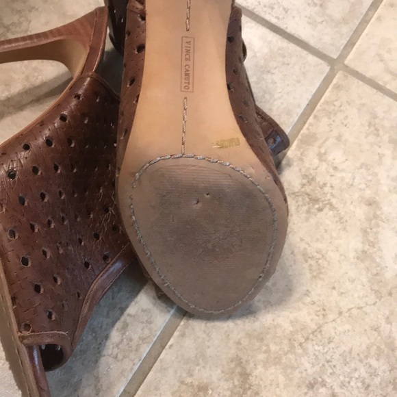 VINCE CAMUTO HEELS - Picture 4 of 5